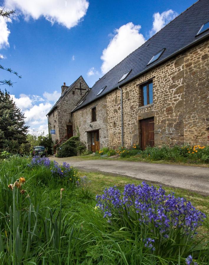 Les Quatre Siecles Bed and Breakfast Herce Buitenkant foto